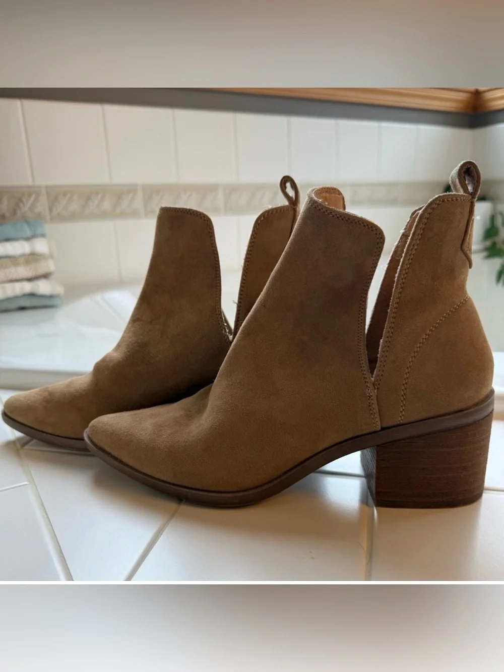 Steve Madden tan suede